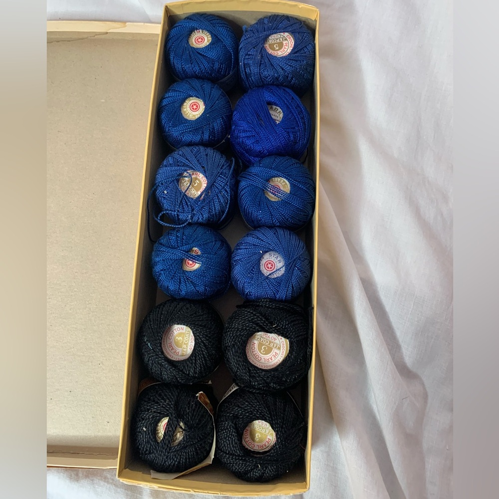 J. & P. Coats/American Thread Company cotton threads, 12 balls, 4 blacks 8 blue
